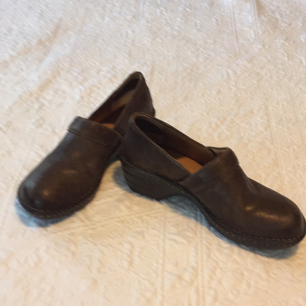 Born leather clogs size 8m